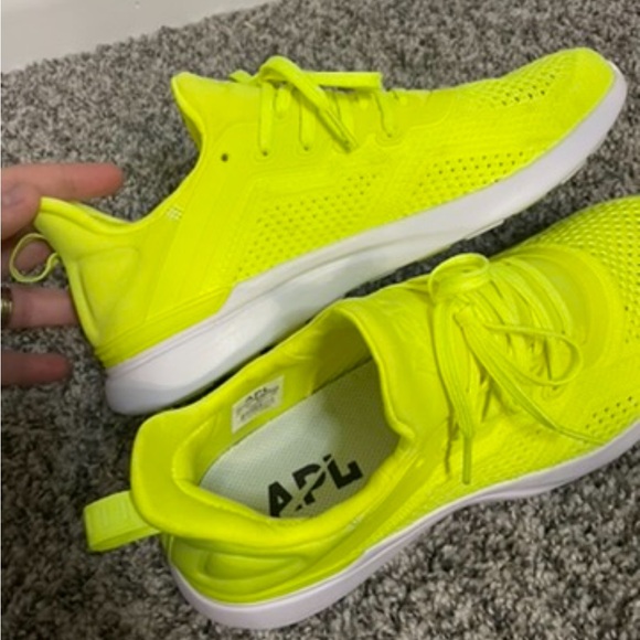 APL Men’s TechLoom Tracer Shoe in Neon Yellow size 8 - Picture 8 of 12